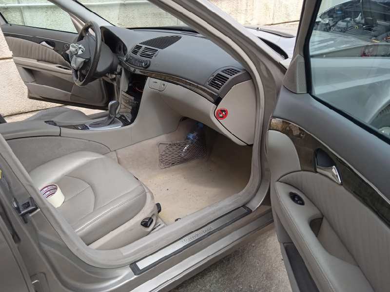 mercedes-benz clase e (w211) berlina del año 2003