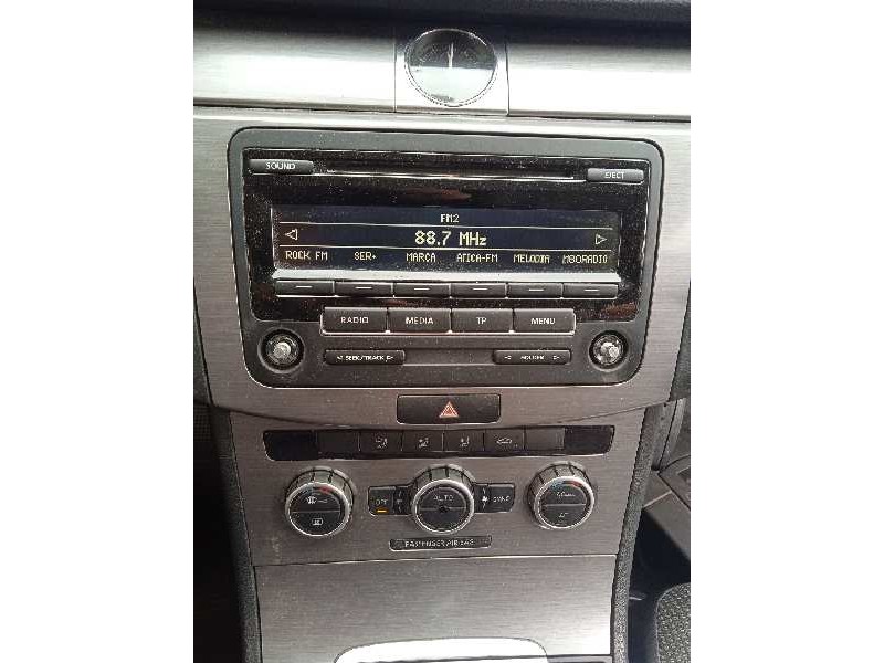 volkswagen passat variant (365) del año 2013