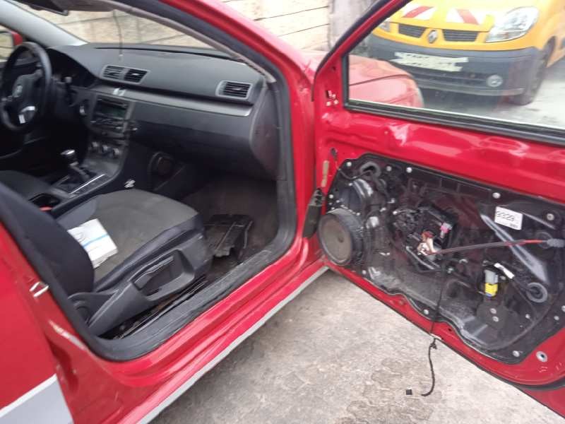 volkswagen passat variant (365) del año 2013