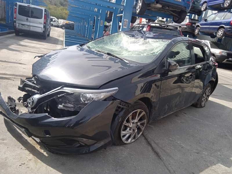 toyota auris del año 2017