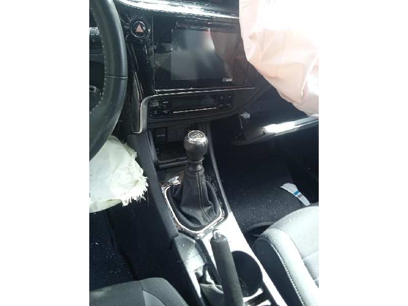 toyota auris del año 2017