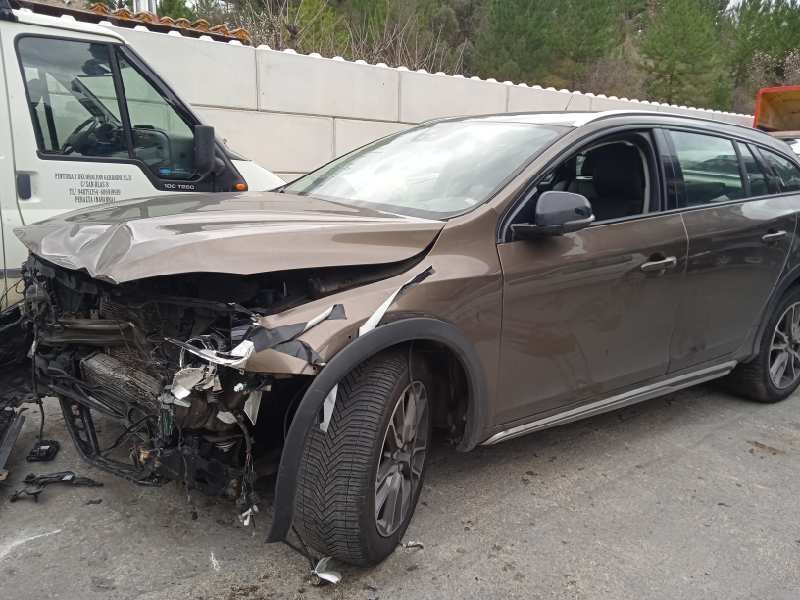 volvo v60 kombi cross country del año 2015