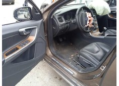 volvo v60 kombi cross country del año 2015 2