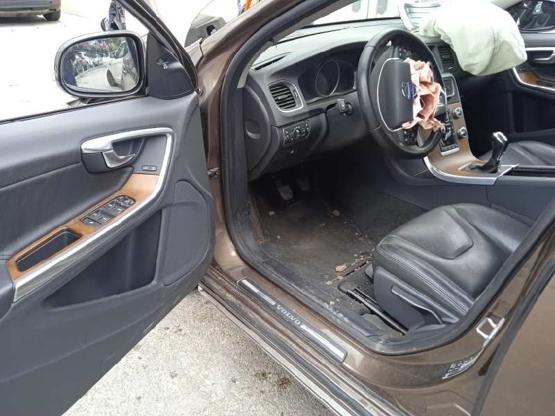 volvo v60 kombi cross country del año 2015