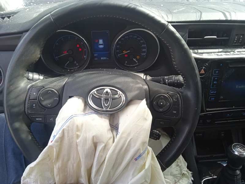 toyota auris del año 2017