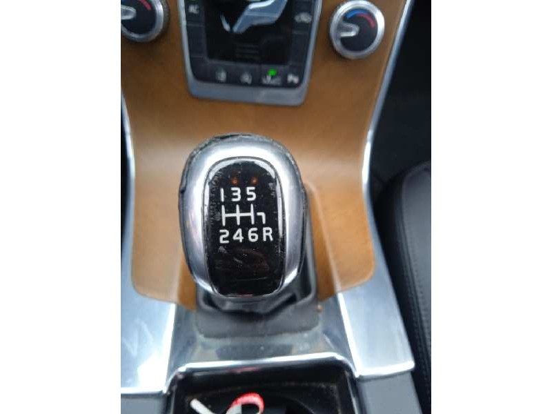 volvo v60 kombi cross country del año 2015