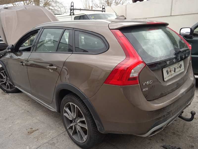 volvo v60 kombi cross country del año 2015