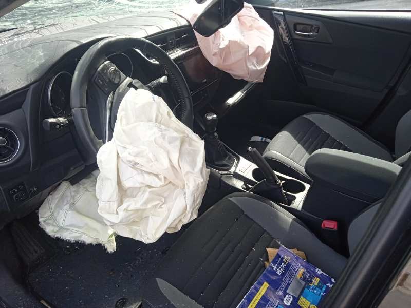 toyota auris del año 2017