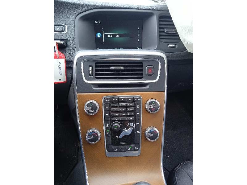 volvo v60 kombi cross country del año 2015