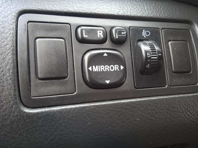 toyota avensis berlina (t25) del año 2003