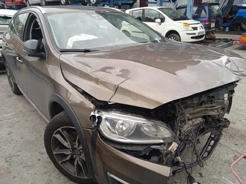 volvo v60 kombi cross country del año 2015