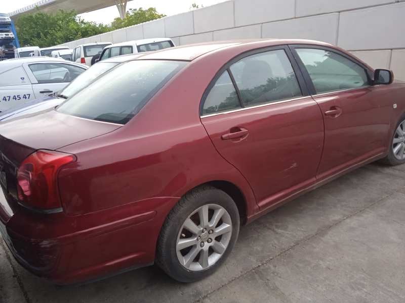 toyota avensis berlina (t25) del año 2003