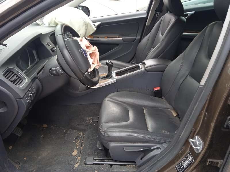 volvo v60 kombi cross country del año 2015