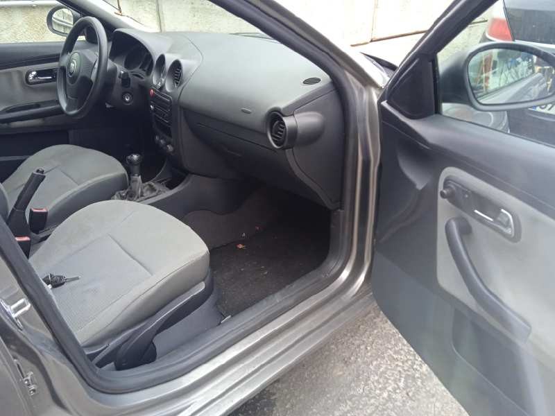 seat ibiza (6l1) del año 2002