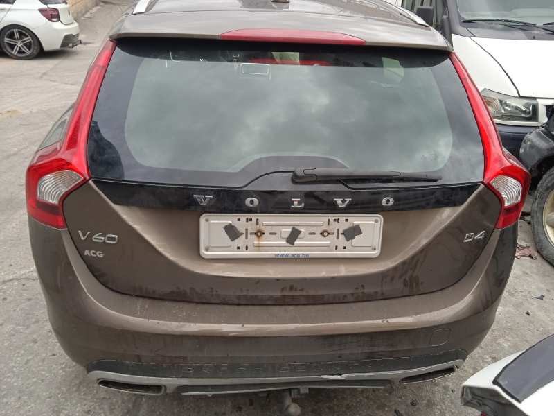 volvo v60 kombi cross country del año 2015