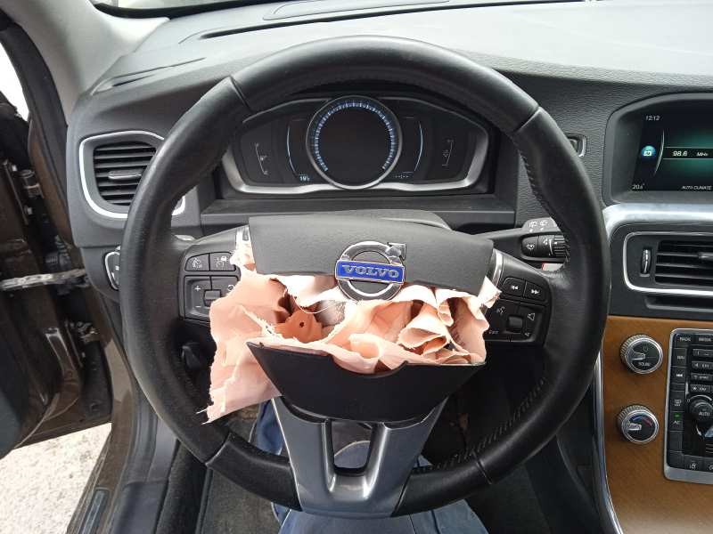 volvo v60 kombi cross country del año 2015