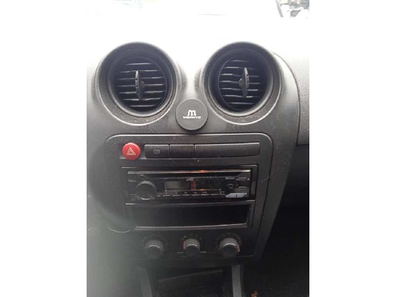 seat ibiza (6l1) del año 2002