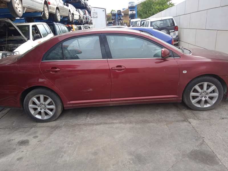 toyota avensis berlina (t25) del año 2003