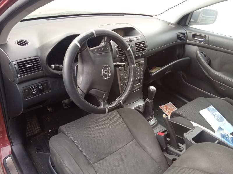 toyota avensis berlina (t25) del año 2003