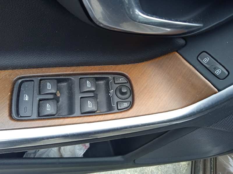 volvo v60 kombi cross country del año 2015