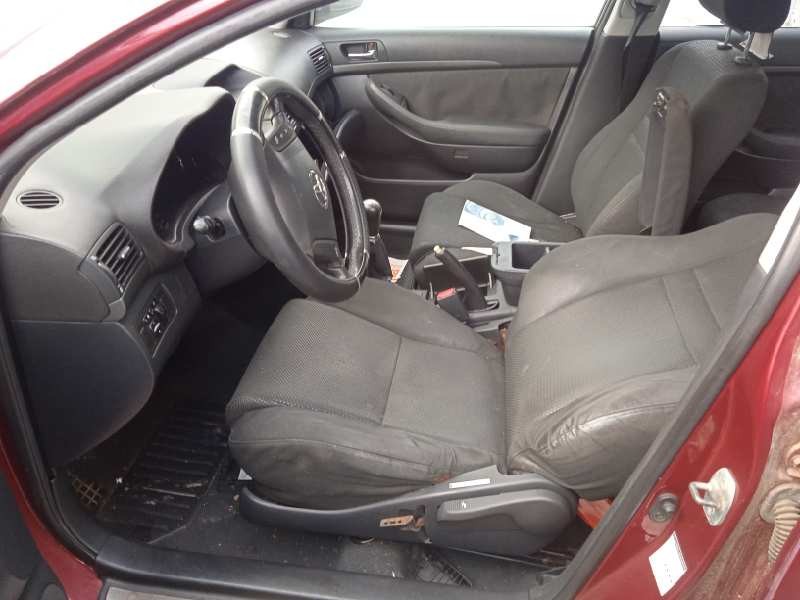 toyota avensis berlina (t25) del año 2003