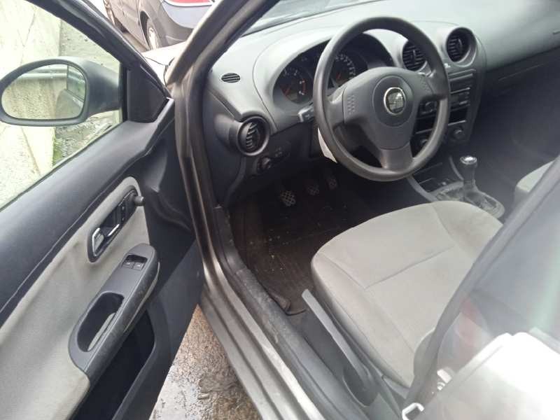 seat ibiza (6l1) del año 2002