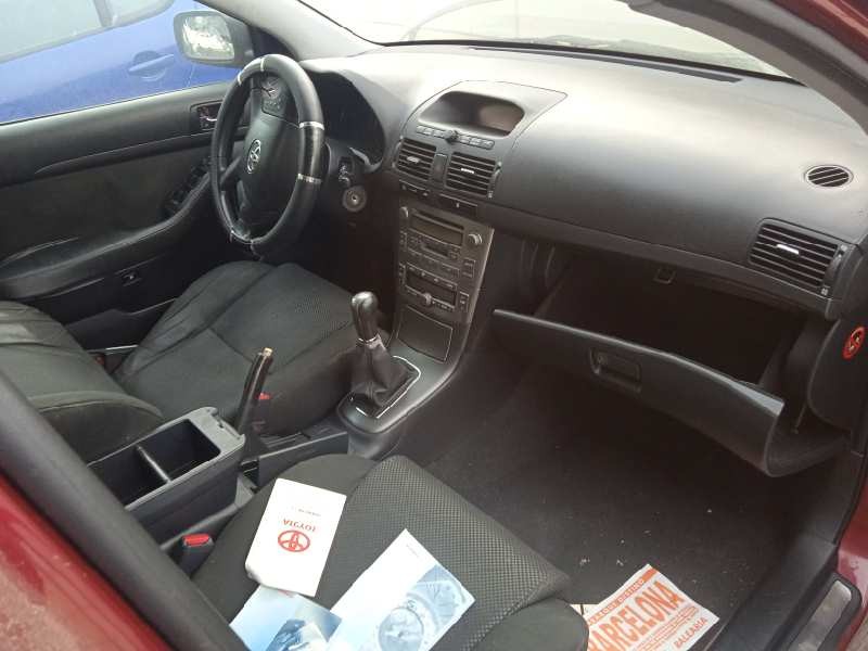 toyota avensis berlina (t25) del año 2003