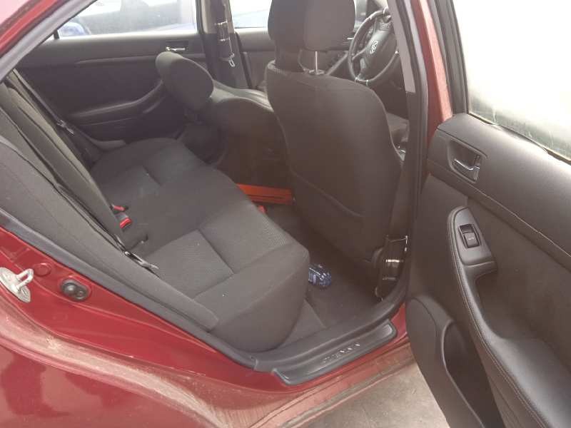 toyota avensis berlina (t25) del año 2003