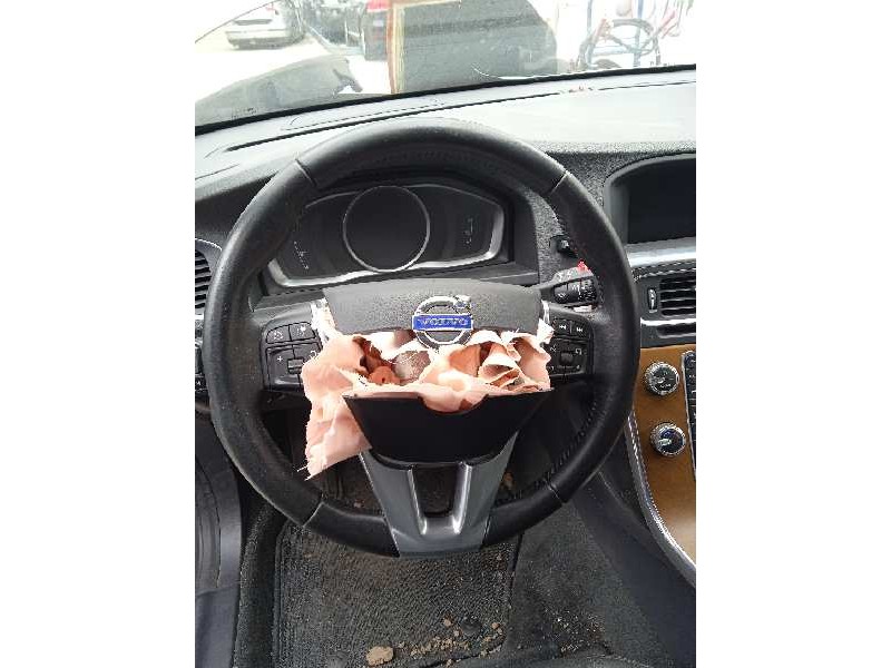 volvo v60 kombi cross country del año 2015