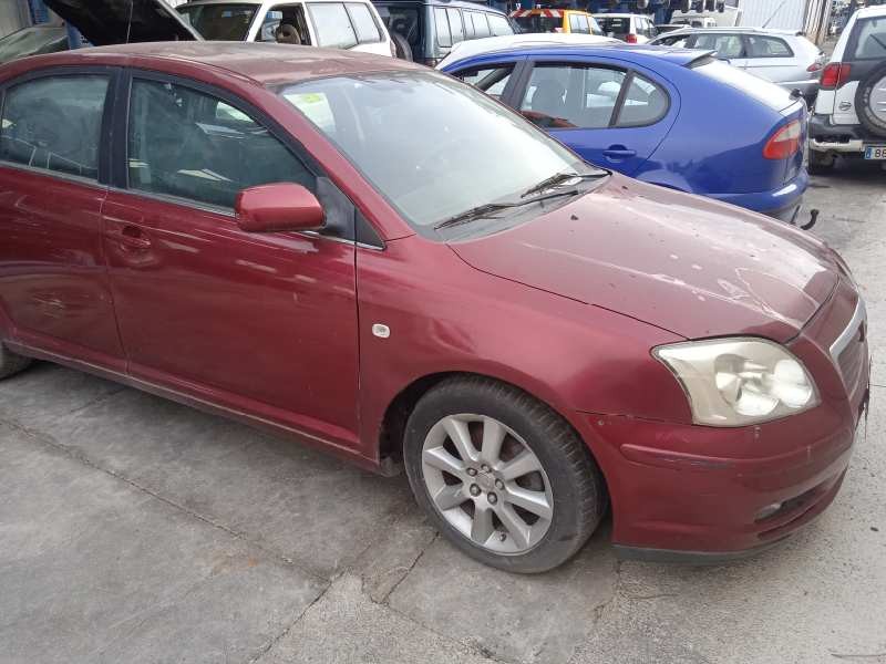 toyota avensis berlina (t25) del año 2003