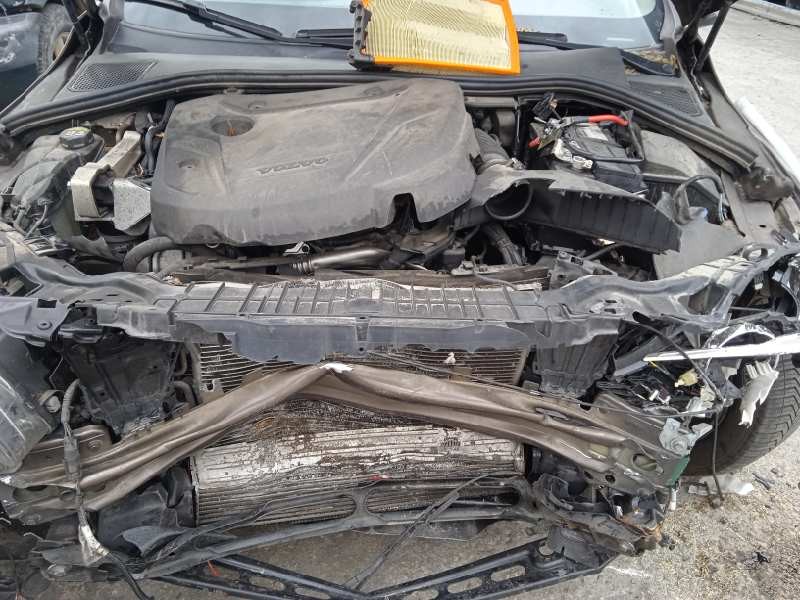 volvo v60 kombi cross country del año 2015