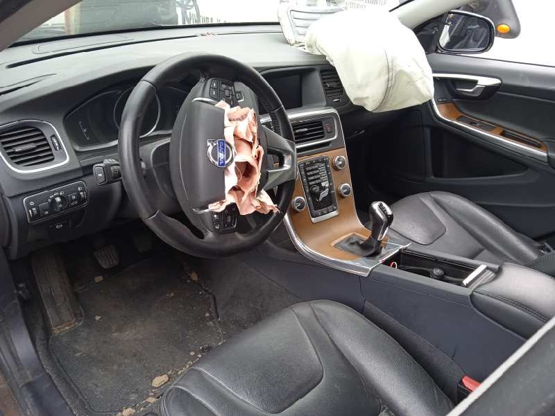 volvo v60 kombi cross country del año 2015