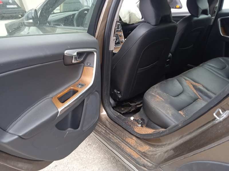 volvo v60 kombi cross country del año 2015