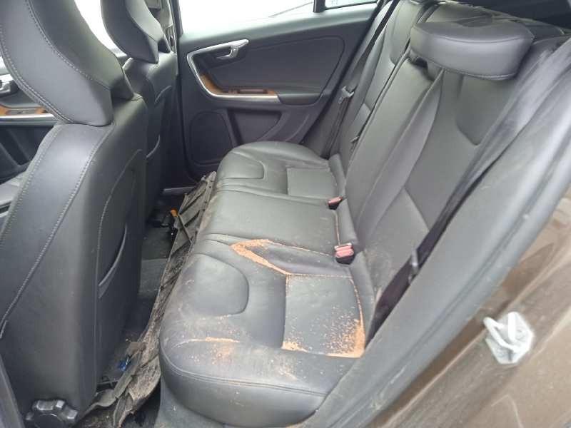 volvo v60 kombi cross country del año 2015