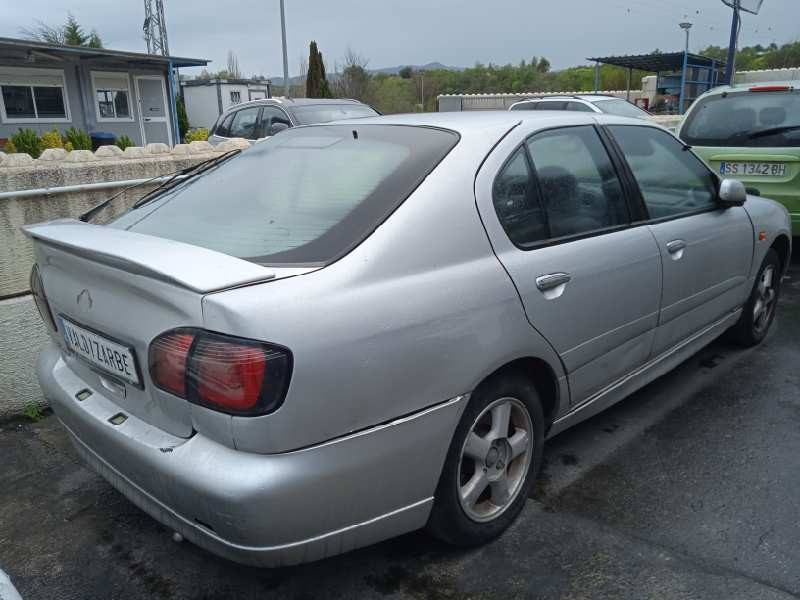 nissan primera berlina (p11) del año 2001