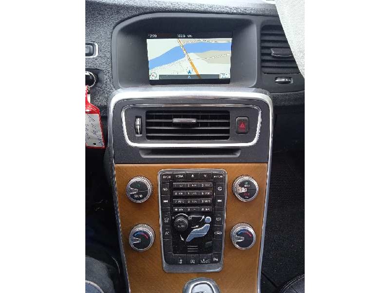 volvo v60 kombi cross country del año 2015