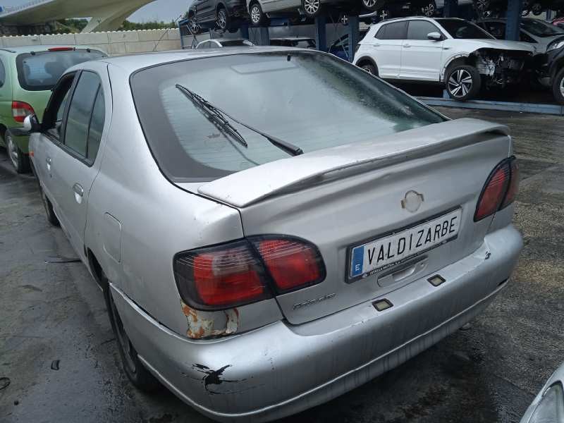 nissan primera berlina (p11) del año 2001