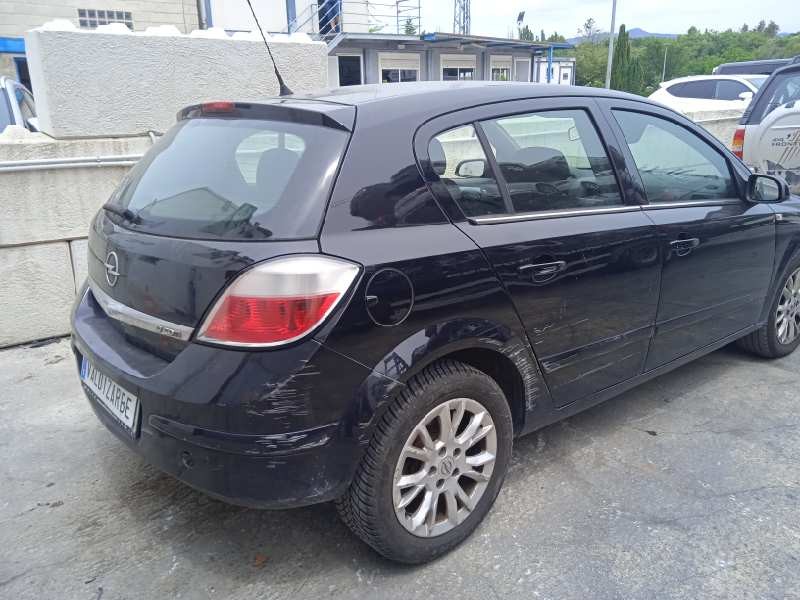 opel astra h berlina del año 2004