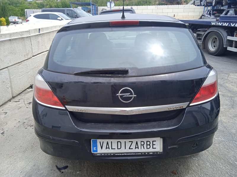 opel astra h berlina del año 2004