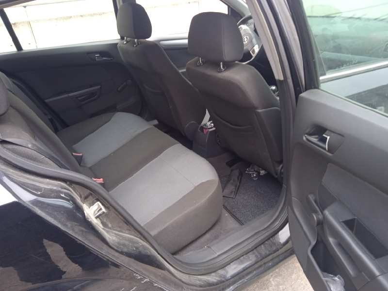 opel astra h berlina del año 2004