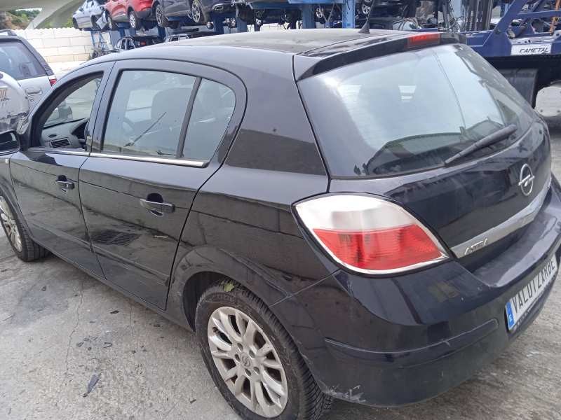 opel astra h berlina del año 2004