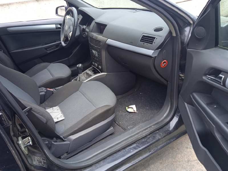 opel astra h berlina del año 2004