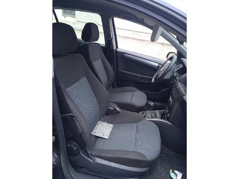 opel astra h berlina del año 2004