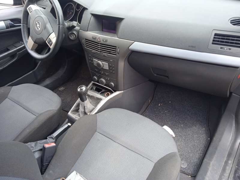 opel astra h berlina del año 2004