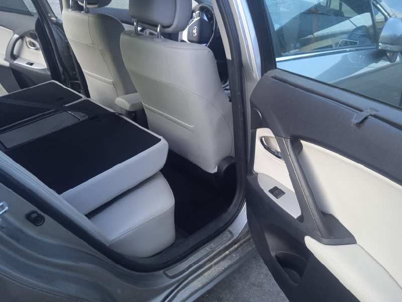 toyota avensis (t27) del año 2012