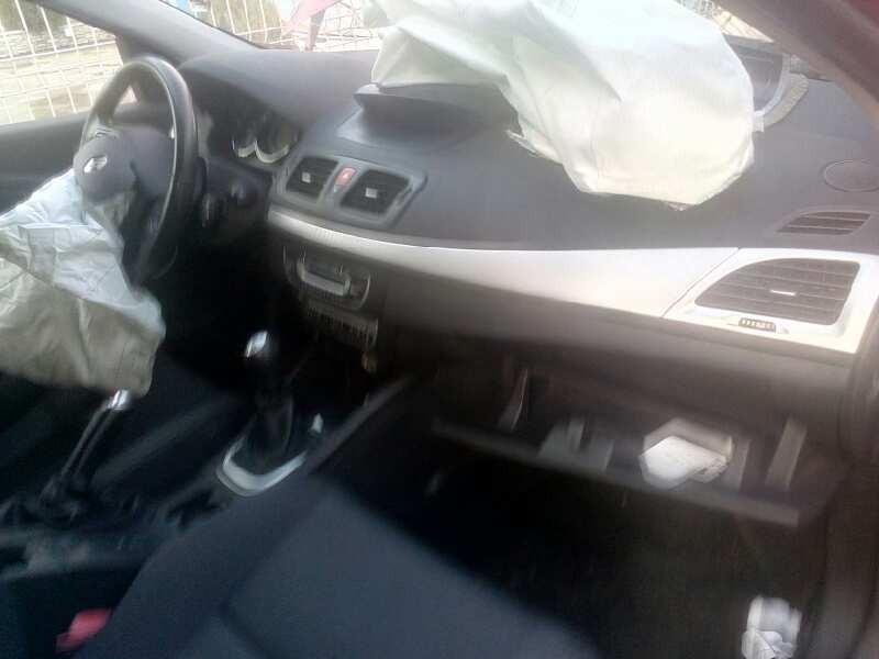 renault megane iii berlina 5 p del año 2009