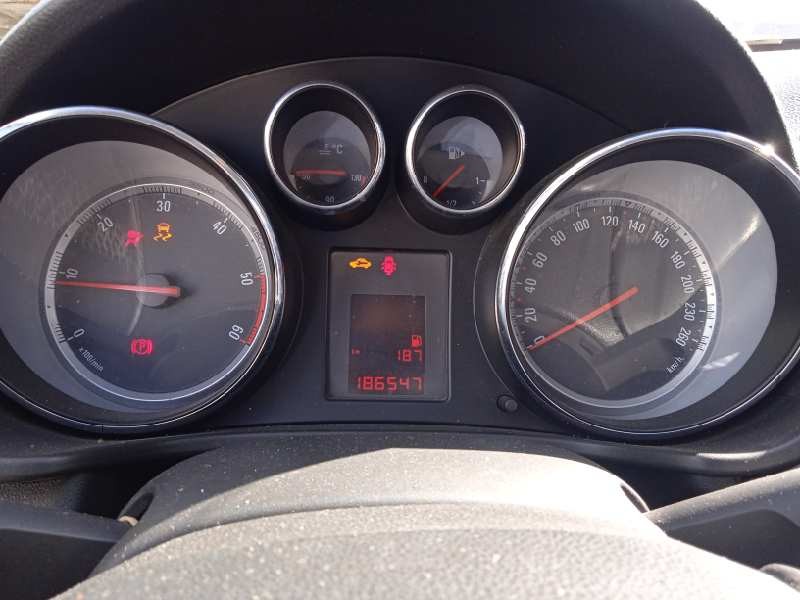 opel insignia berlina del año 2009