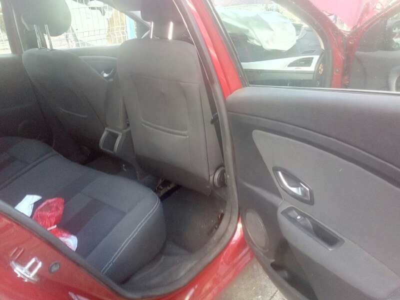 renault megane iii berlina 5 p del año 2009