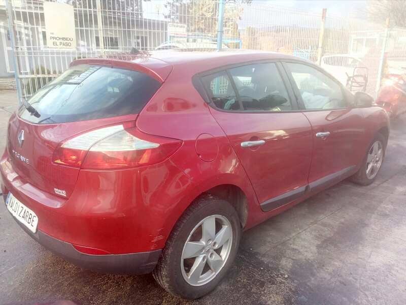 renault megane iii berlina 5 p del año 2009