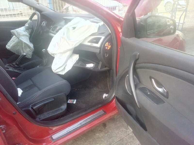 renault megane iii berlina 5 p del año 2009